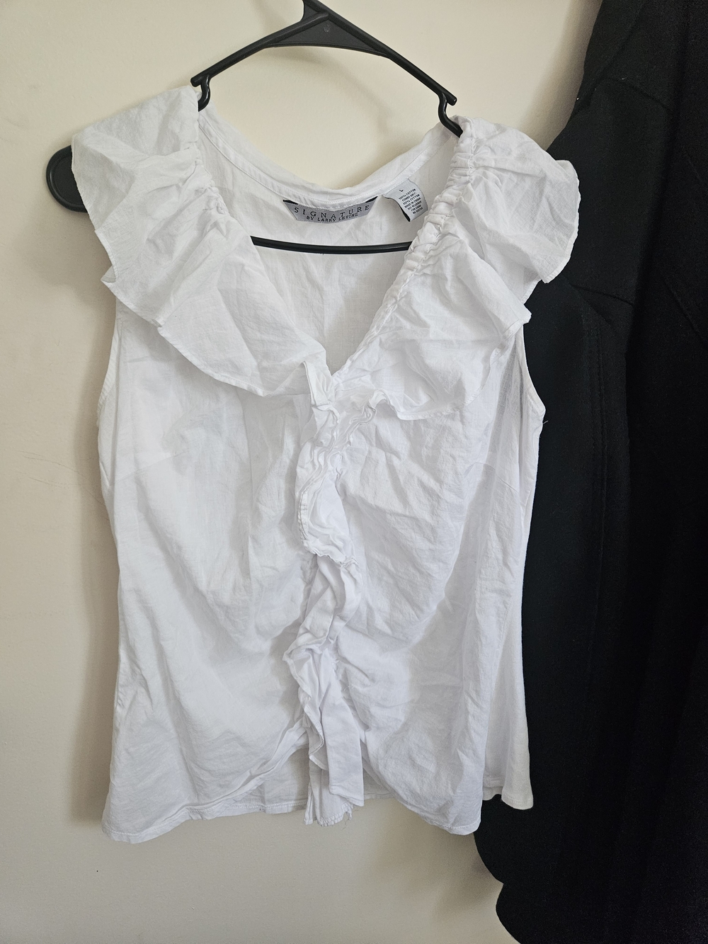 Larry Levine White Ruffle-Front Sleeveless Camisole